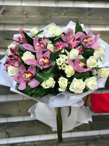 Букет цветов из: Розы и Хризантемы в Объячево