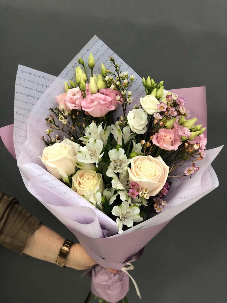 Букет цветов из: Альстромерии, Розы и Лизиантусы в Объячево