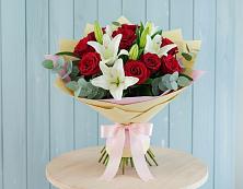 Букет цветов из:  Лилии и Розы в Объячево