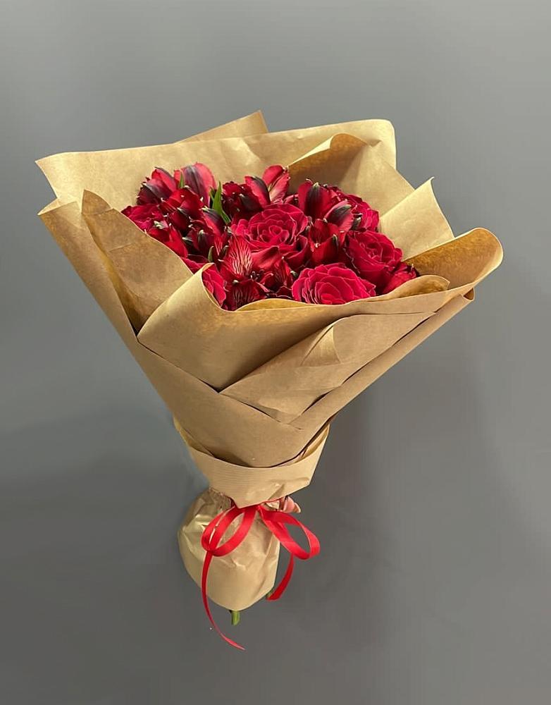 Букет цветов из: Альстромерии и Розы в Объячево