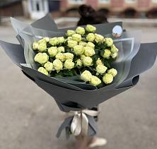Букет Белые кустовые розы Солинеро в Объячево