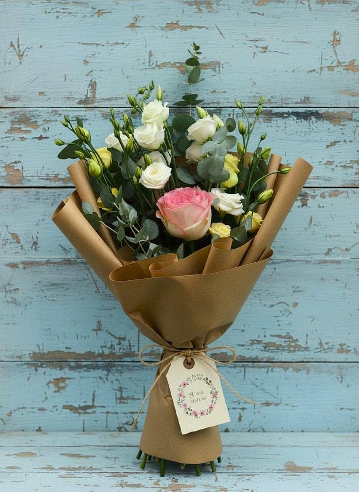 Букет цветов из: Розы и Лизиантусы в Объячево