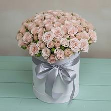 Цветочная композиция из Розы в шляпной коробке в Объячево