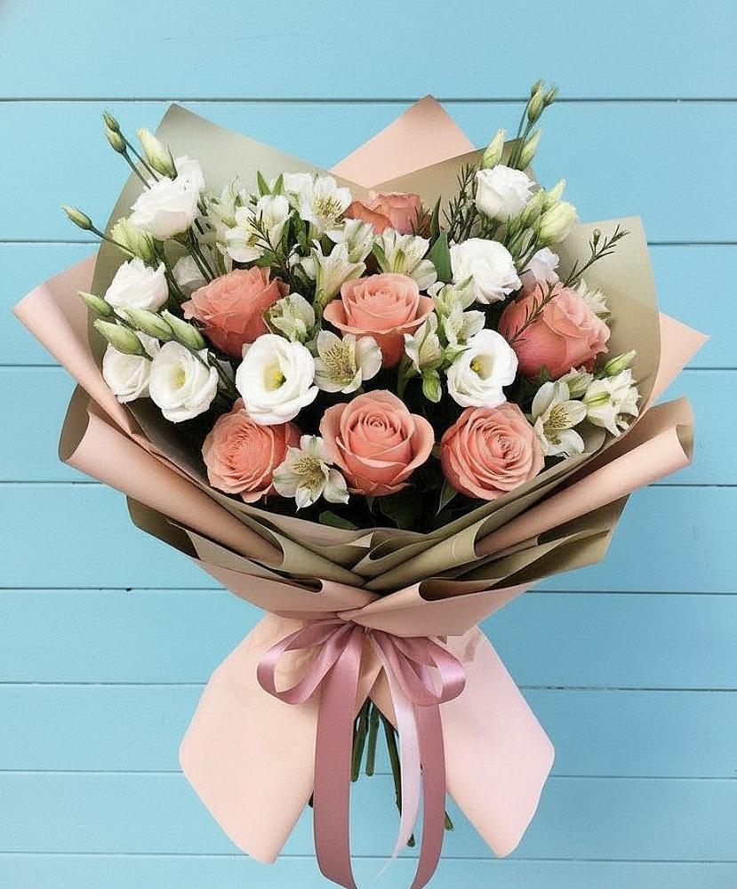 Букет цветов из: Розы, Альстромерии и Лизиантусы в Объячево