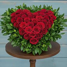 Цветочная композиция из Розы в виде сердца в Объячево