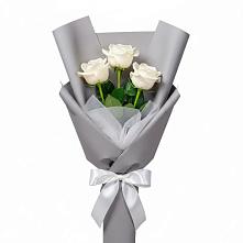Букет 3 белые розы в Объячево