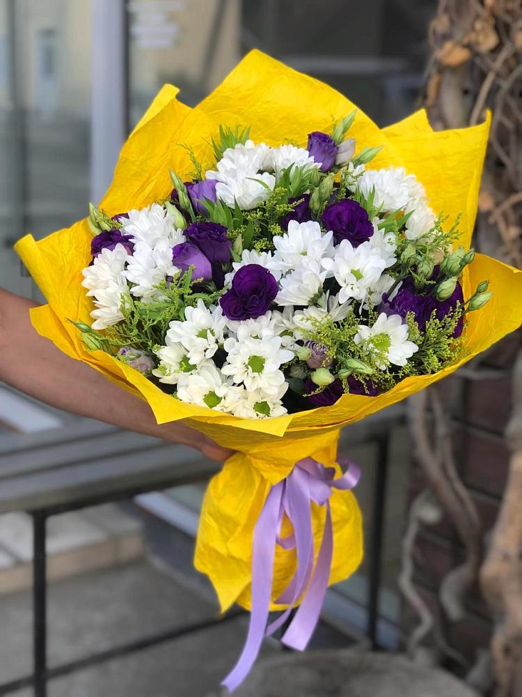 Букет цветов из: Ирисы, Хризантемы и Ромашки в Объячево