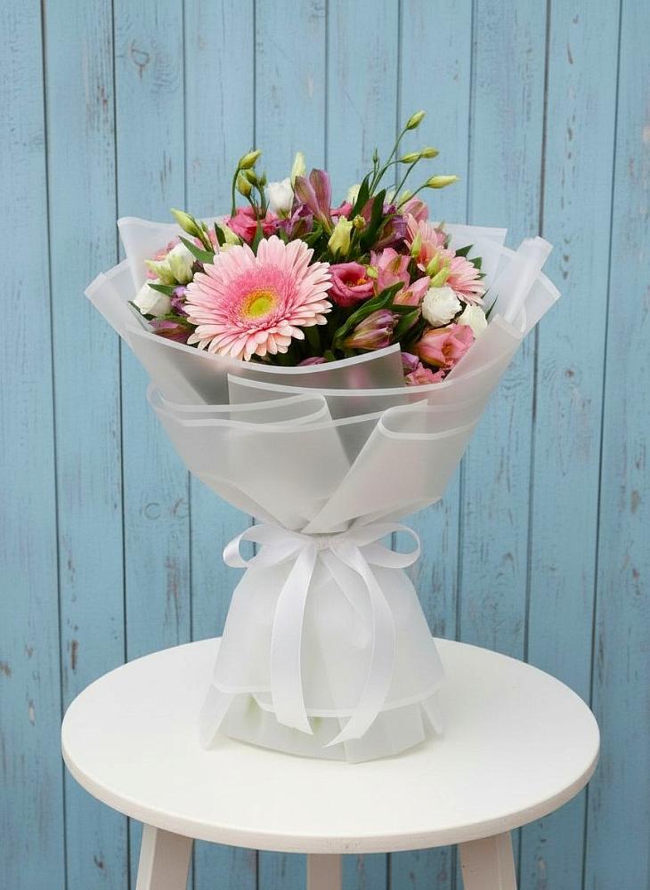 Букет цветов из: Герберы, Альстромерии и Лизиантусы в Объячево