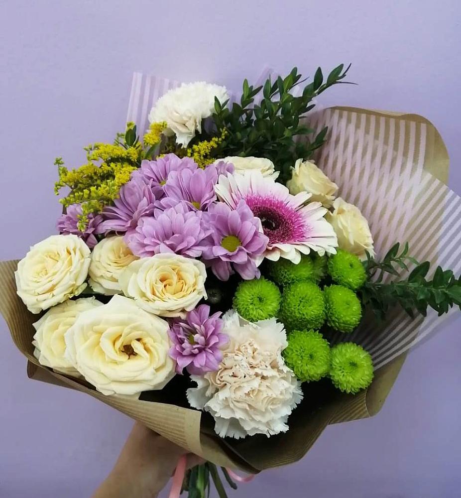 Букет цветов из: Хризантемы, Розы, Гвоздики и Герберы в Объячево