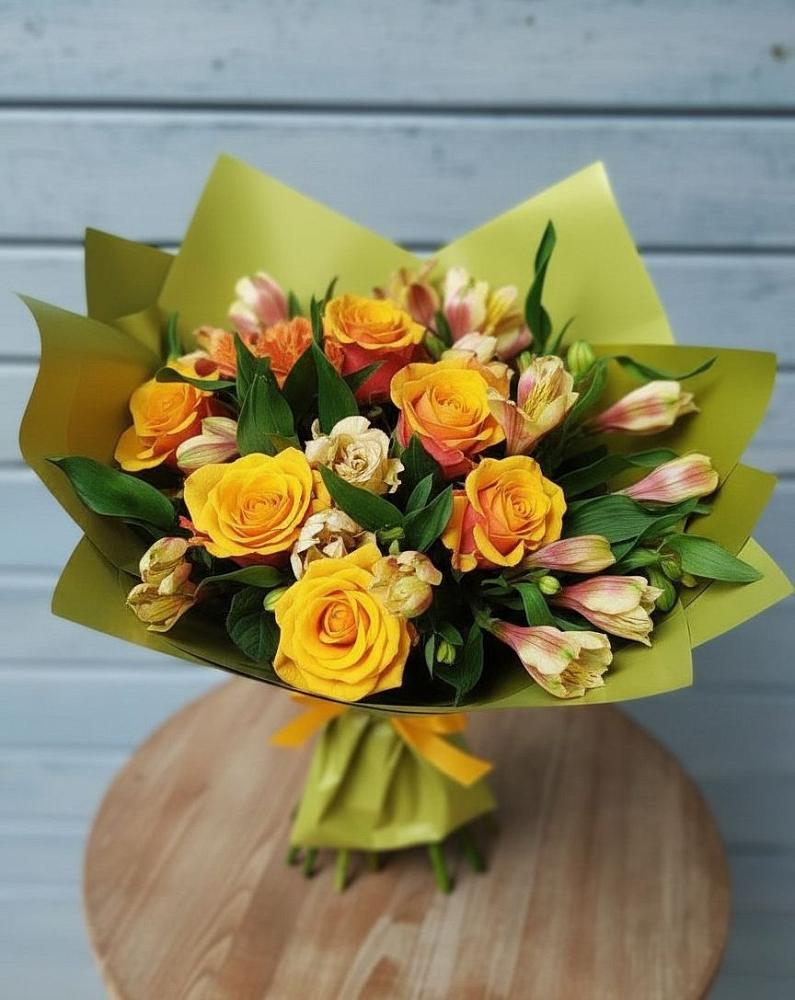 Букет цветов из: Альстромерии и Розы в Объячево