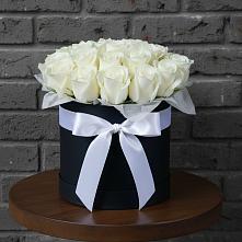 Цветочная композиция из Розы в шляпной коробке в Объячево