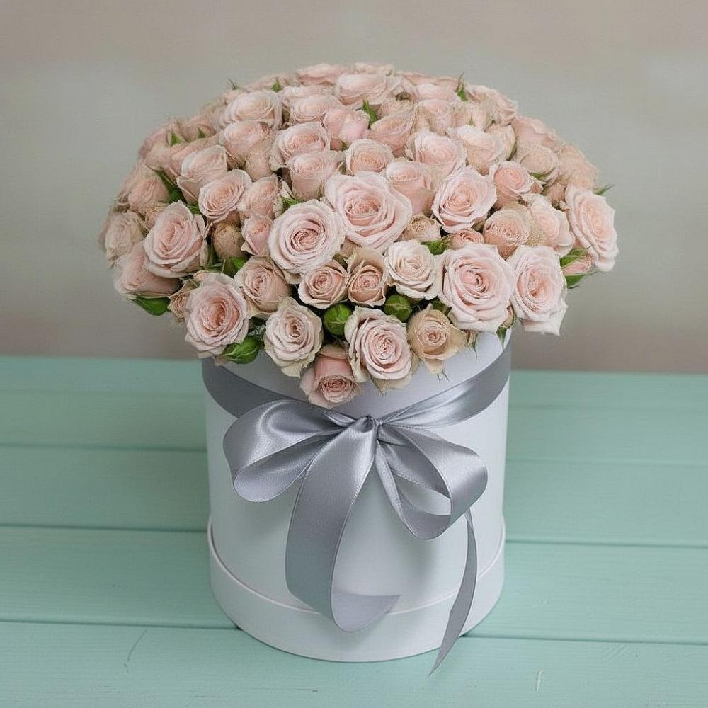 Цветочная композиция из Розы в шляпной коробке в Объячево